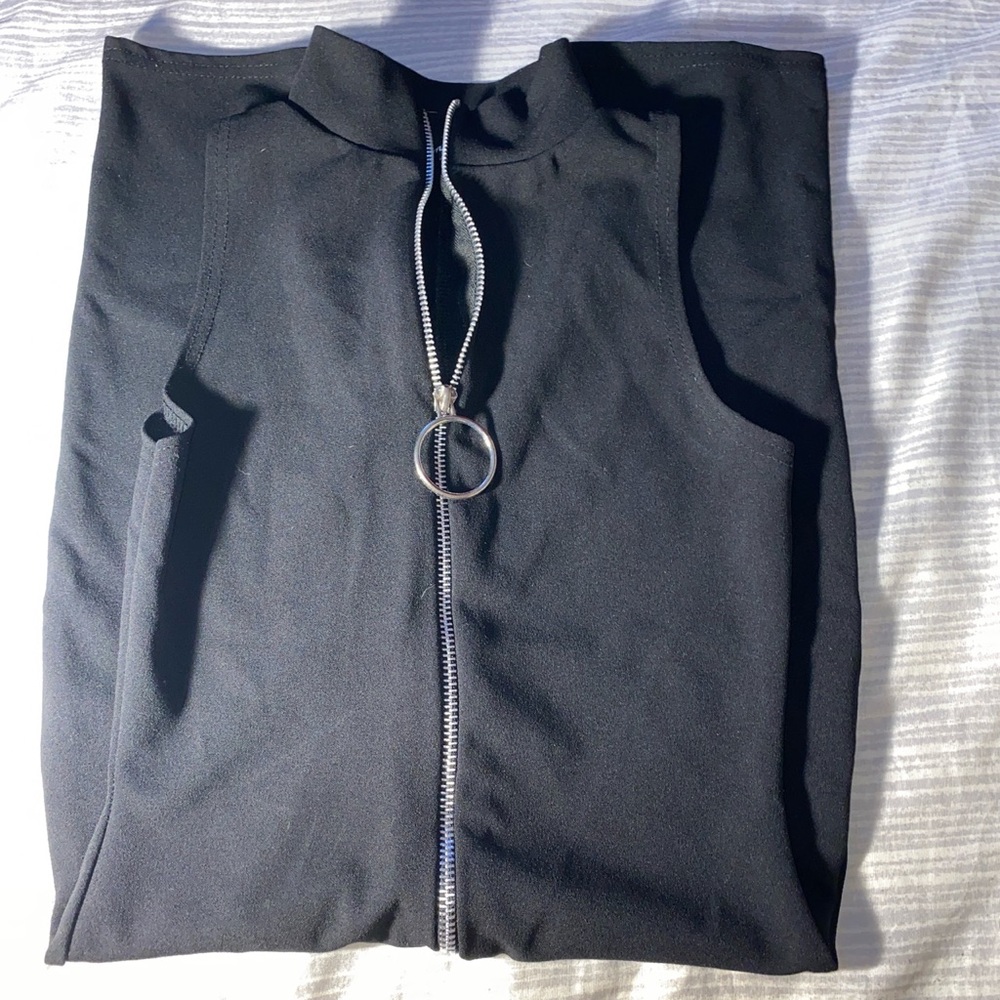 Black Sleeveless O Ring Pull Unitard.